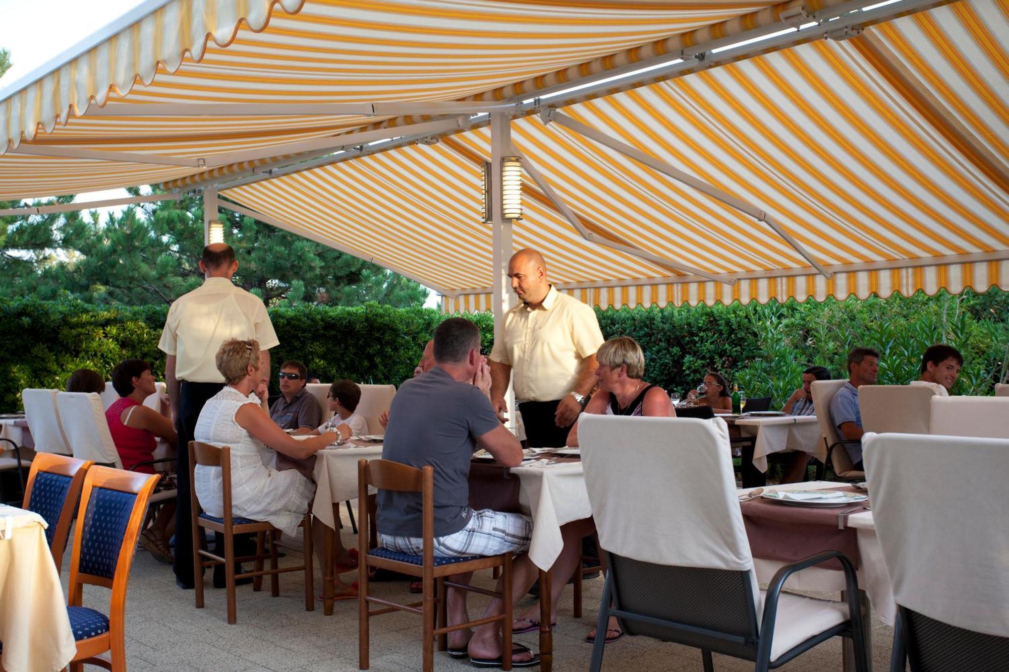 Pansion Burin Hotell Baška Exteriör bild