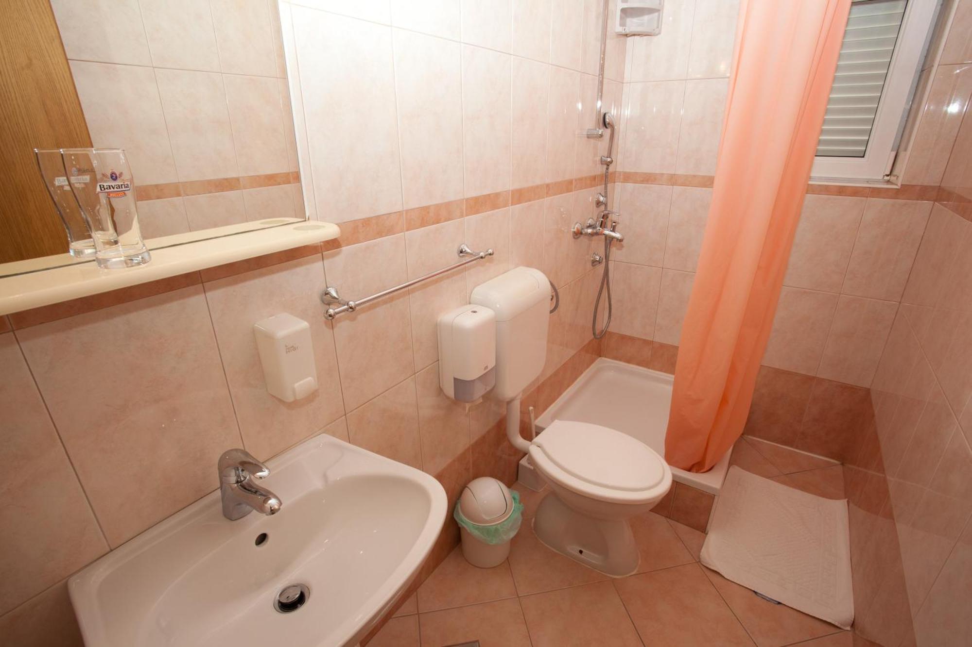 Pansion Burin Hotell Baška Exteriör bild