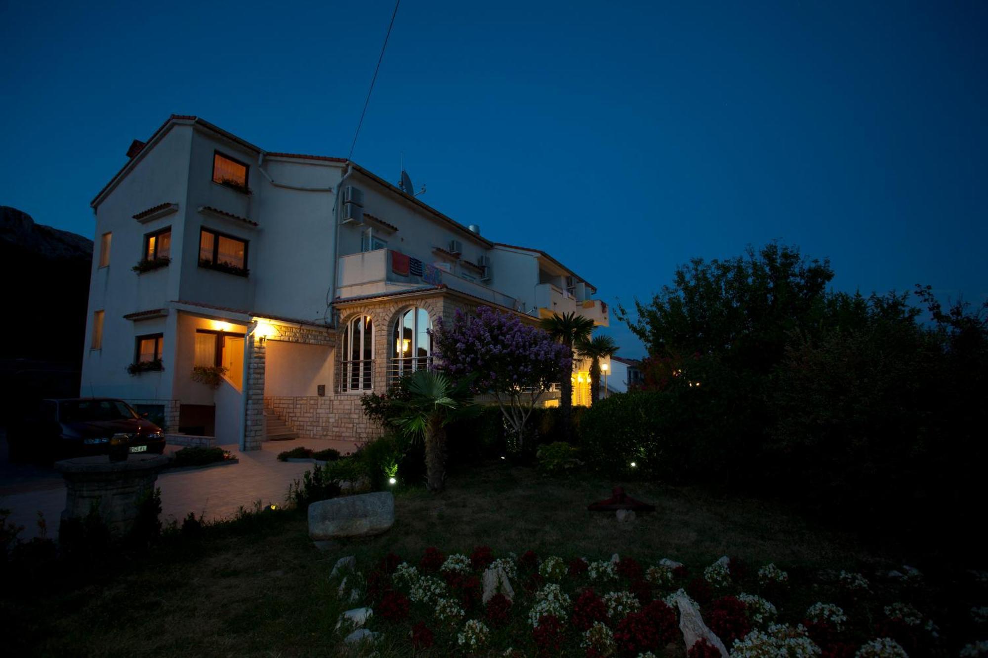 Pansion Burin Hotell Baška Exteriör bild