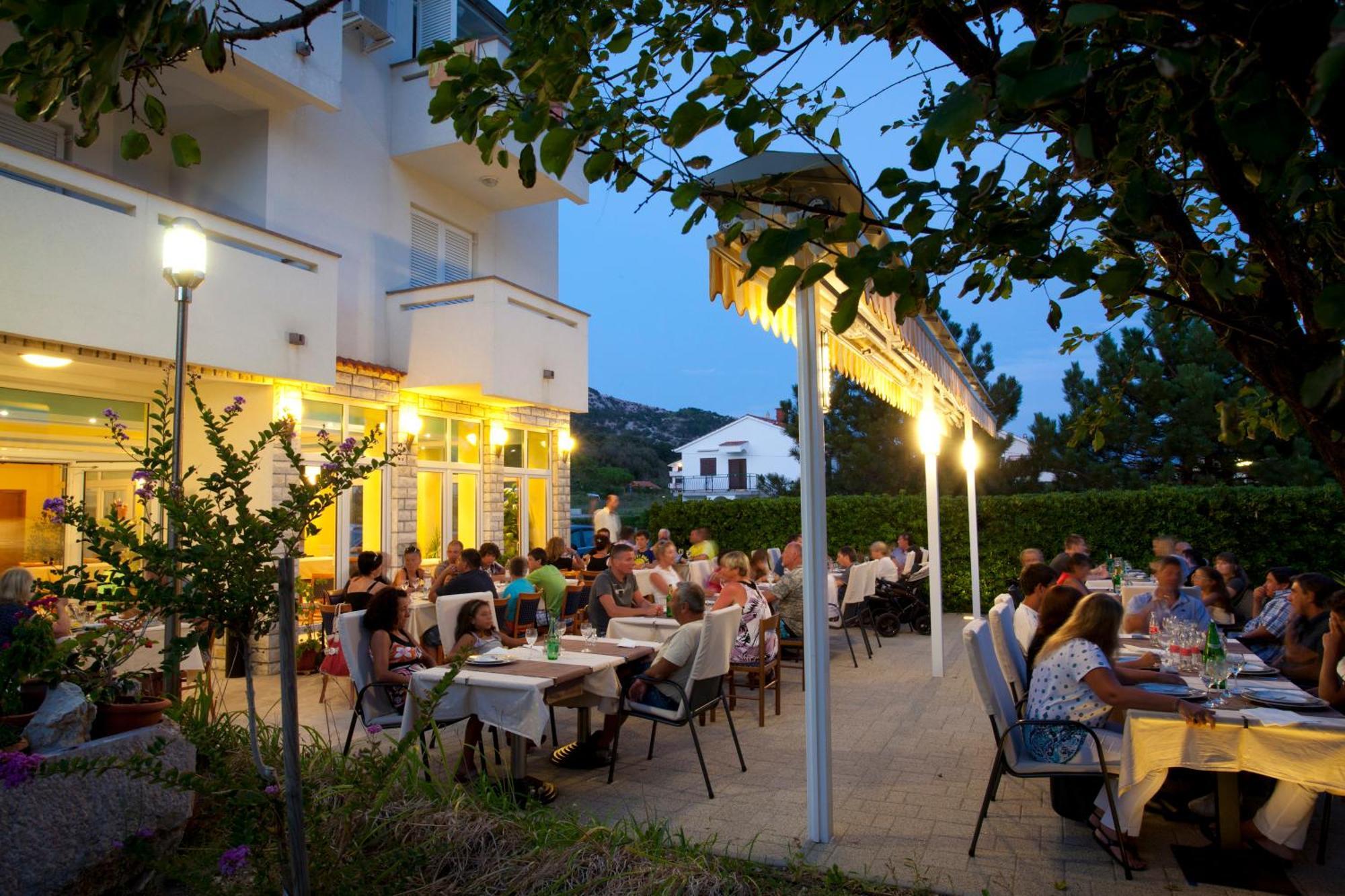 Pansion Burin Hotell Baška Exteriör bild