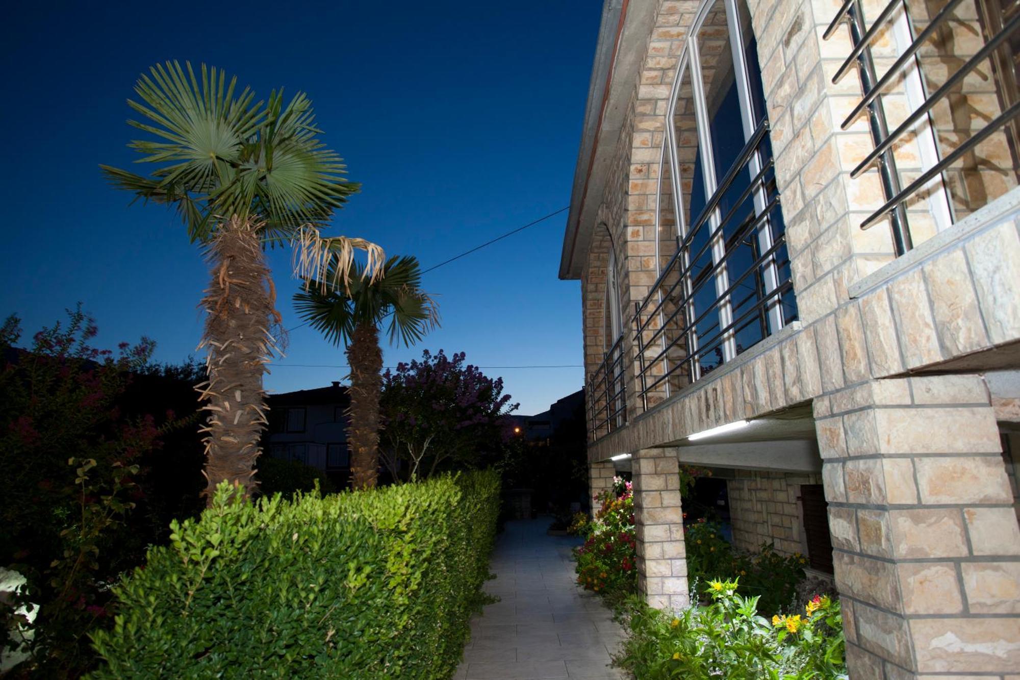 Pansion Burin Hotell Baška Exteriör bild