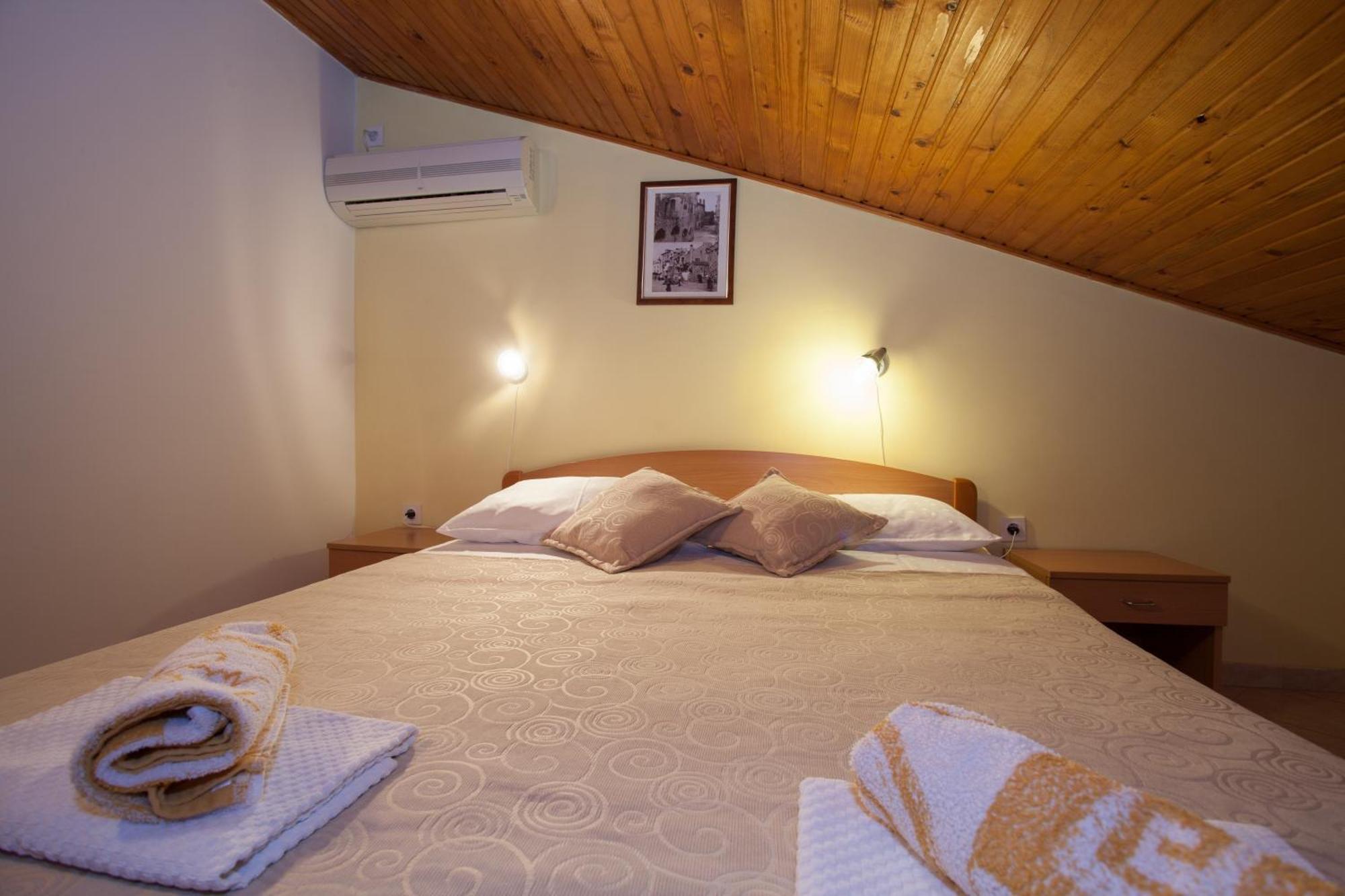 Pansion Burin Hotell Baška Rum bild