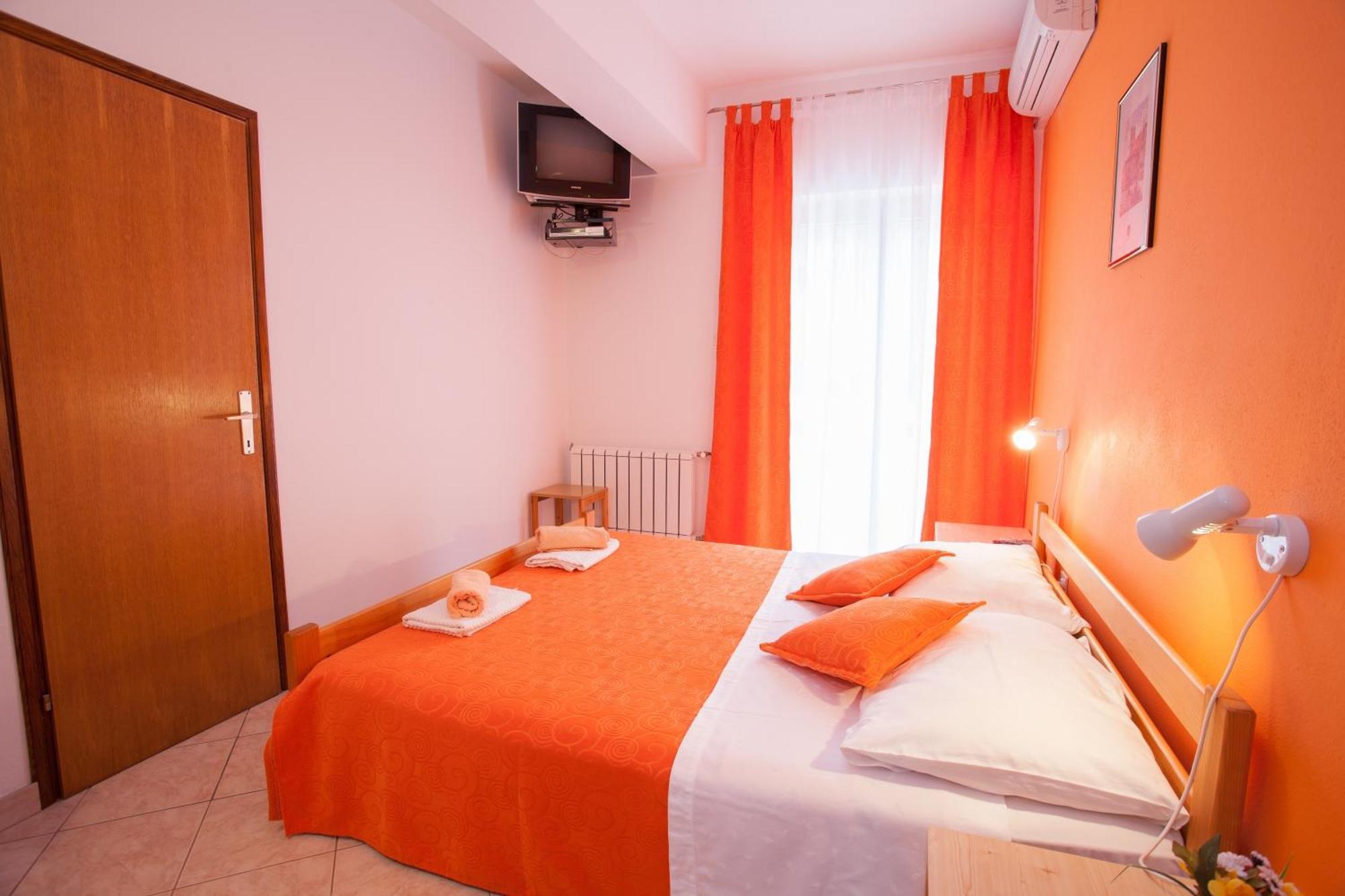 Pansion Burin Hotell Baška Rum bild