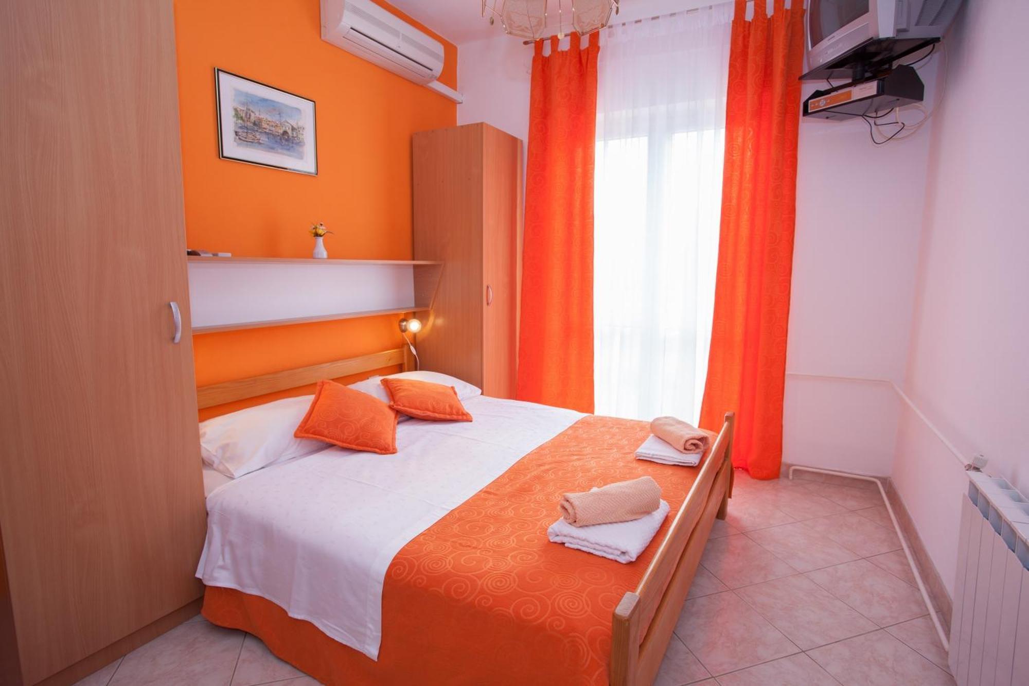 Pansion Burin Hotell Baška Rum bild