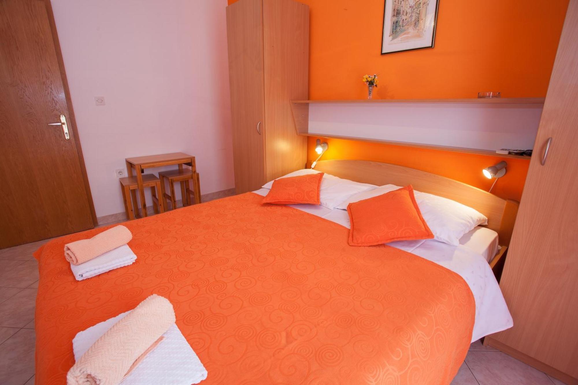 Pansion Burin Hotell Baška Rum bild