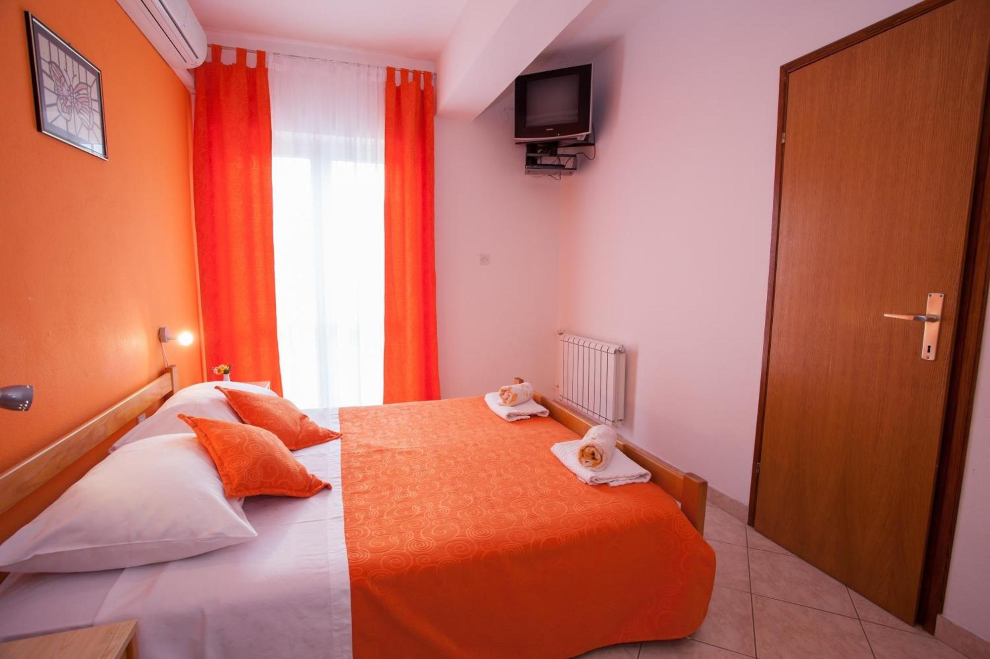 Pansion Burin Hotell Baška Rum bild