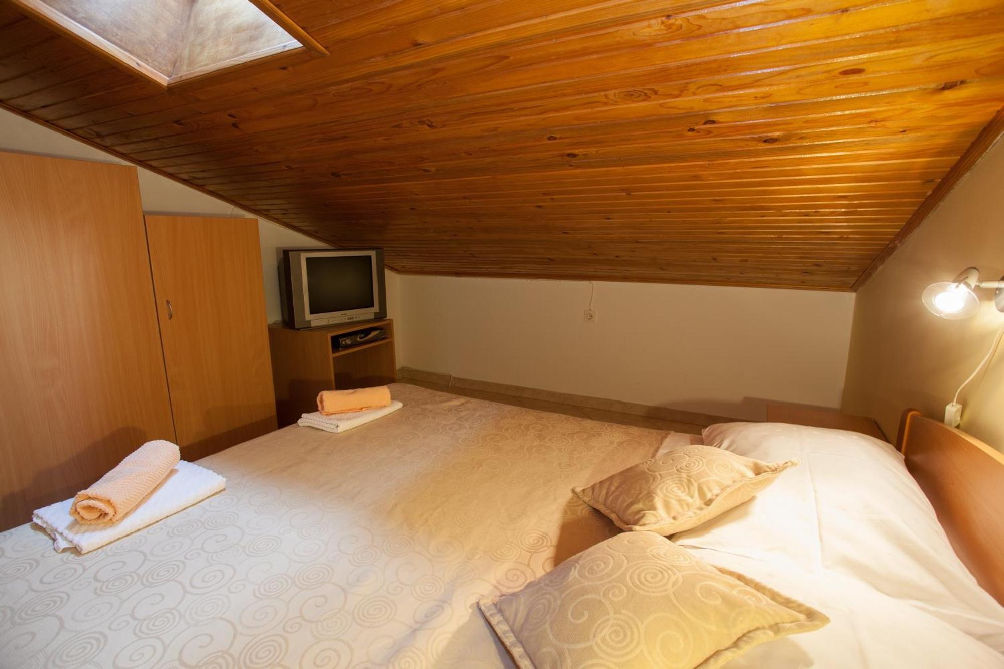Pansion Burin Hotell Baška Rum bild