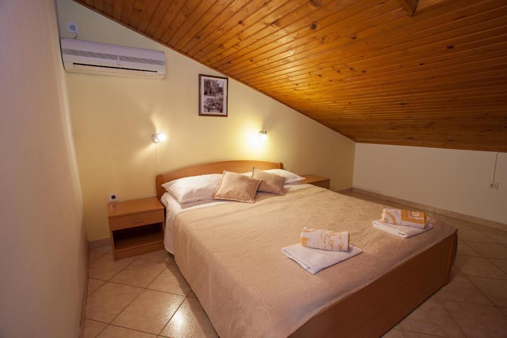 Pansion Burin Hotell Baška Rum bild