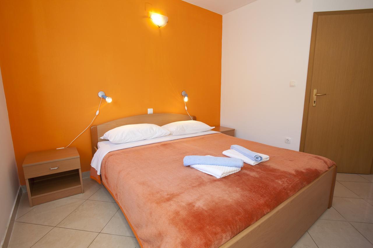 Pansion Burin Hotell Baška Exteriör bild