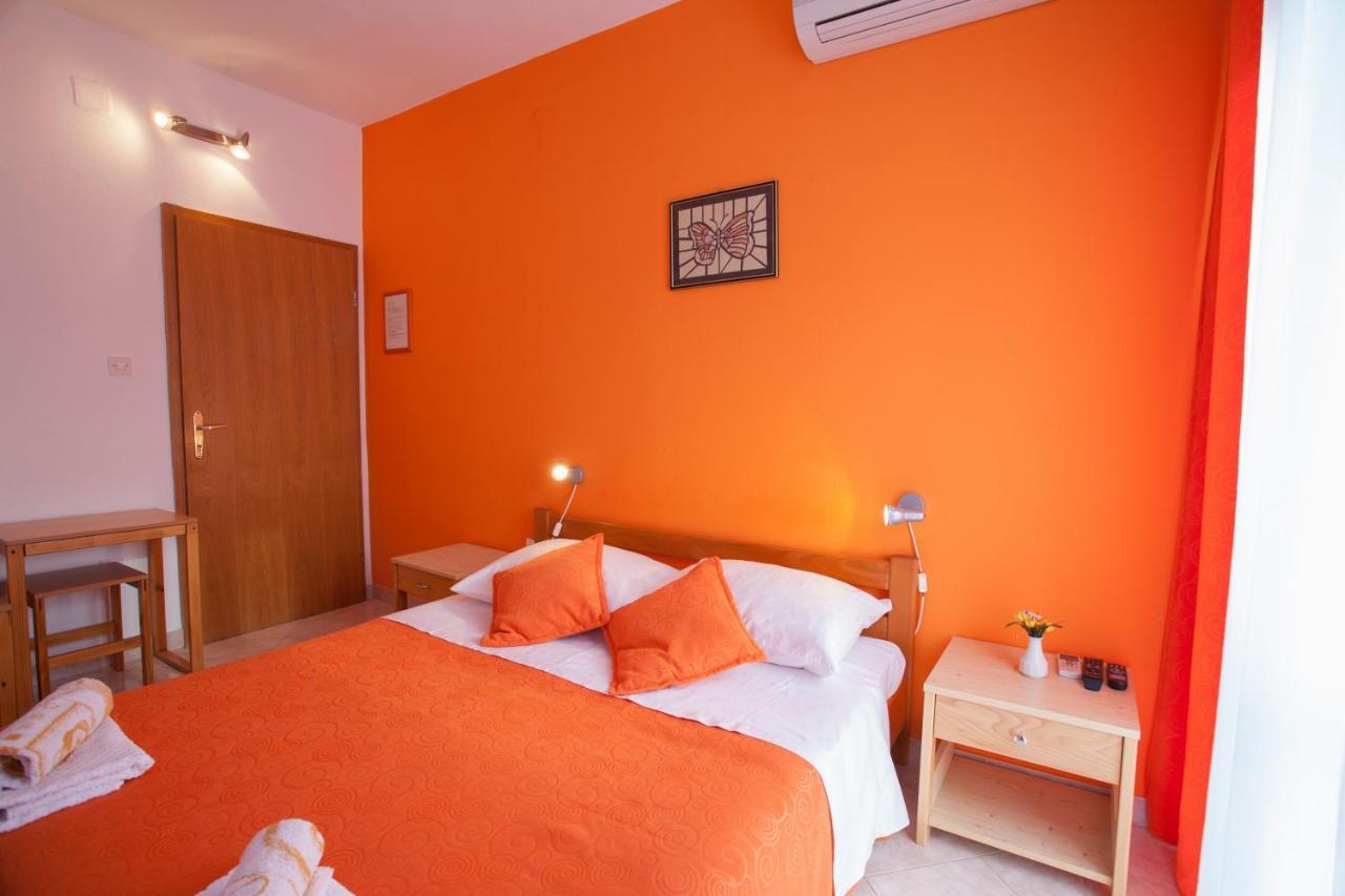 Pansion Burin Hotell Baška Rum bild